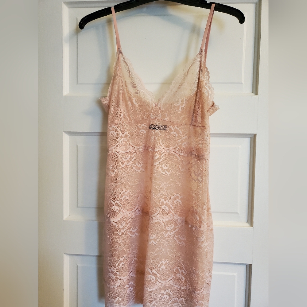 Samantha Chang Be Beautiful Lace negligee in Blush Pink